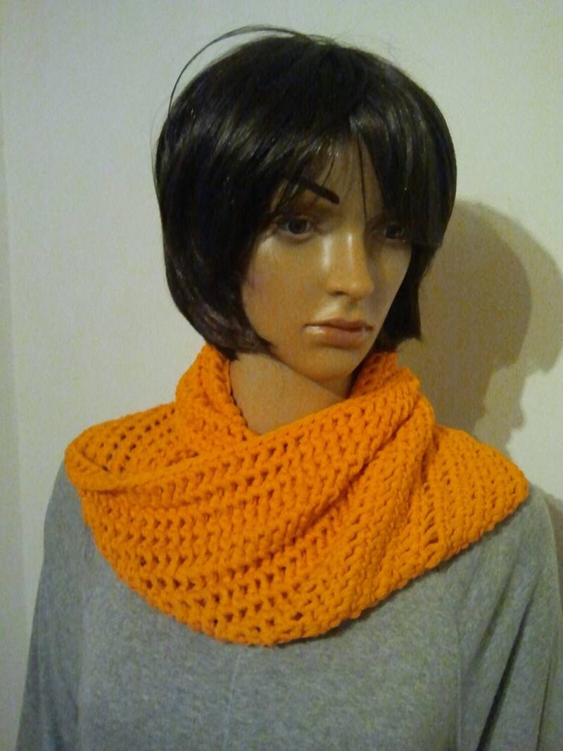 Tunesisch Gehäkelter Möbiusschal Aus Einem Orangen Leichten Bändchengarn Reiner Baumwolle von AnjaClauberg