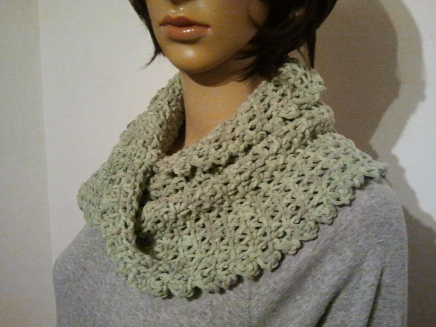 Tunesisch Gehäkelter Möbiusschal in Hellgrün Mit Grau von AnjaClauberg