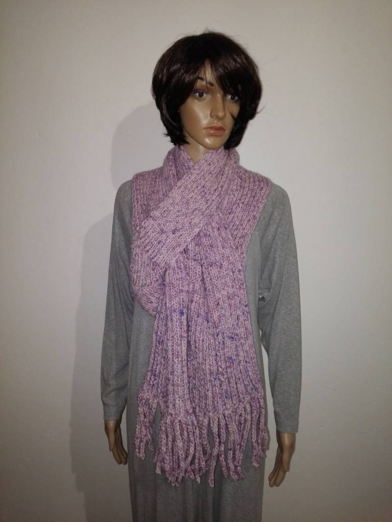 Violetter Wollschal Mit Fransen von AnjaClauberg