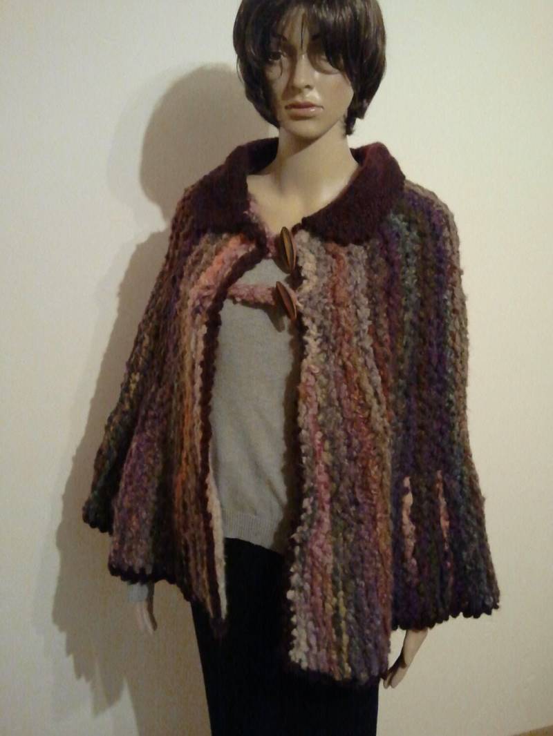 Weicher Warmer Umhang Aus Farbverlaufsgarn von AnjaClauberg