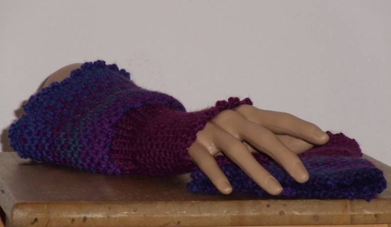 stulpen in Weinrot Mit Verschiedenen Blautönen Und Violett stulpen in Weinrot Mit Verschiedenen Blautönen Und Violett von AnjaClauberg