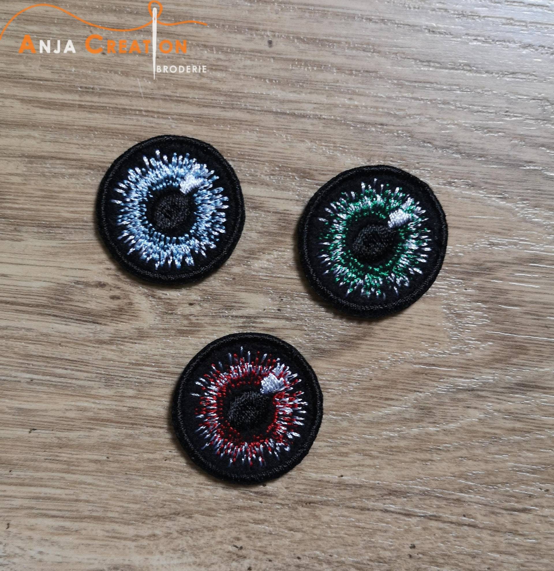 Blaues, Rotes Oder Grünes Iris-Augenklappen-Abzeichen von AnjaCreation