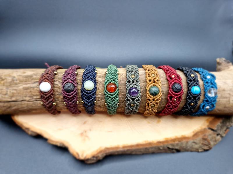 Makramee Armband Mit Halbedelstein-Perle von AnjaMakramee
