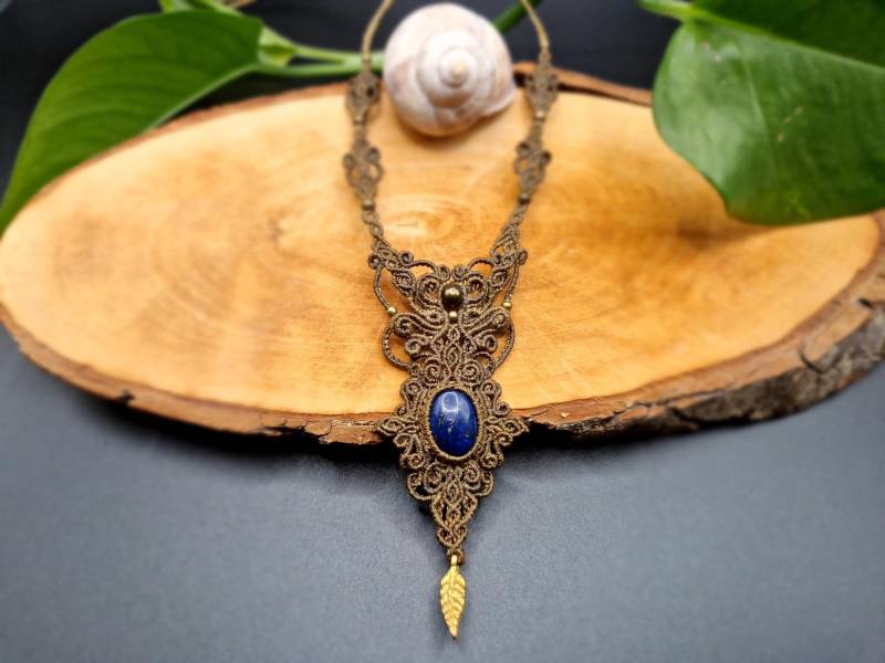 Makramee Halskette Lapislazuli - Heilstein Für Innere Ruhe Und Deine Intuition von AnjaMakramee