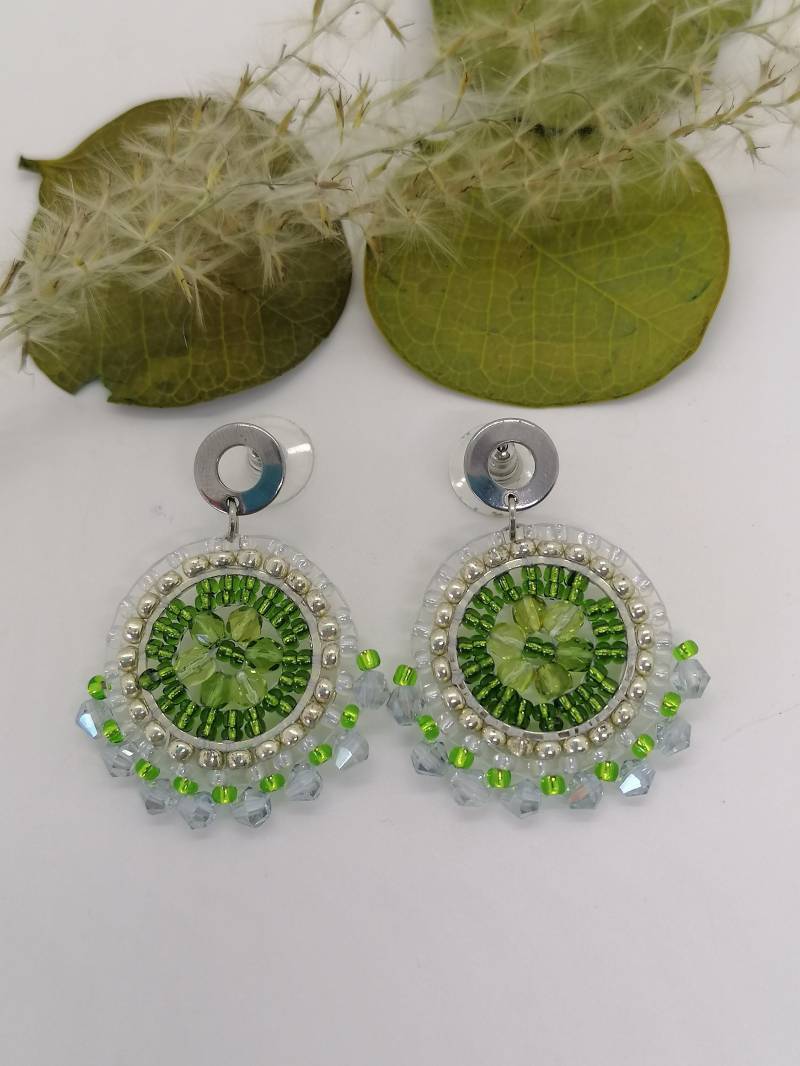 Perlenohrringe | Grüne Boho Ohrringe Ohrstecker Silber Statement Ausgefallene von AnjasDreamJewelry