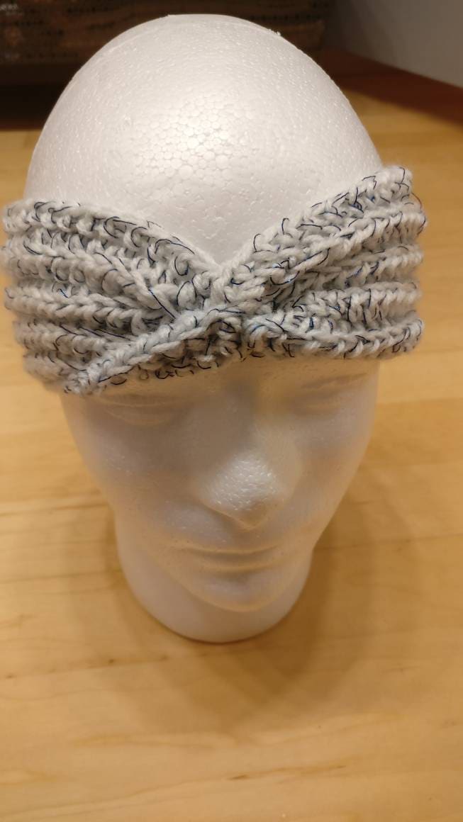 Handgehäckeltes Süßes Stirnband Mit X Twist Weiß von AnjasKreationen