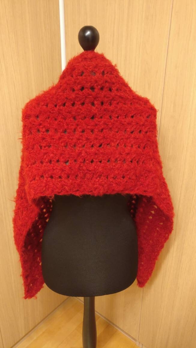 Handgehäkelter, Kuscheliger Megaschal, Red Queen von AnjasKreationen