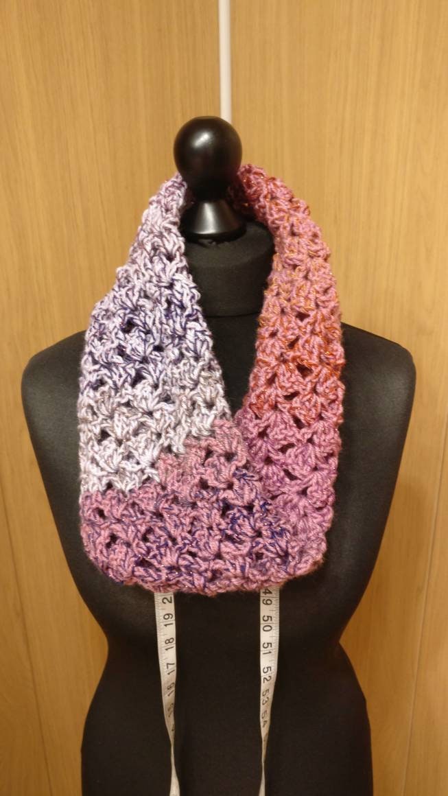 Handgehäkelter Loop Schal, Zweifarbig, Altrosa von AnjasKreationen