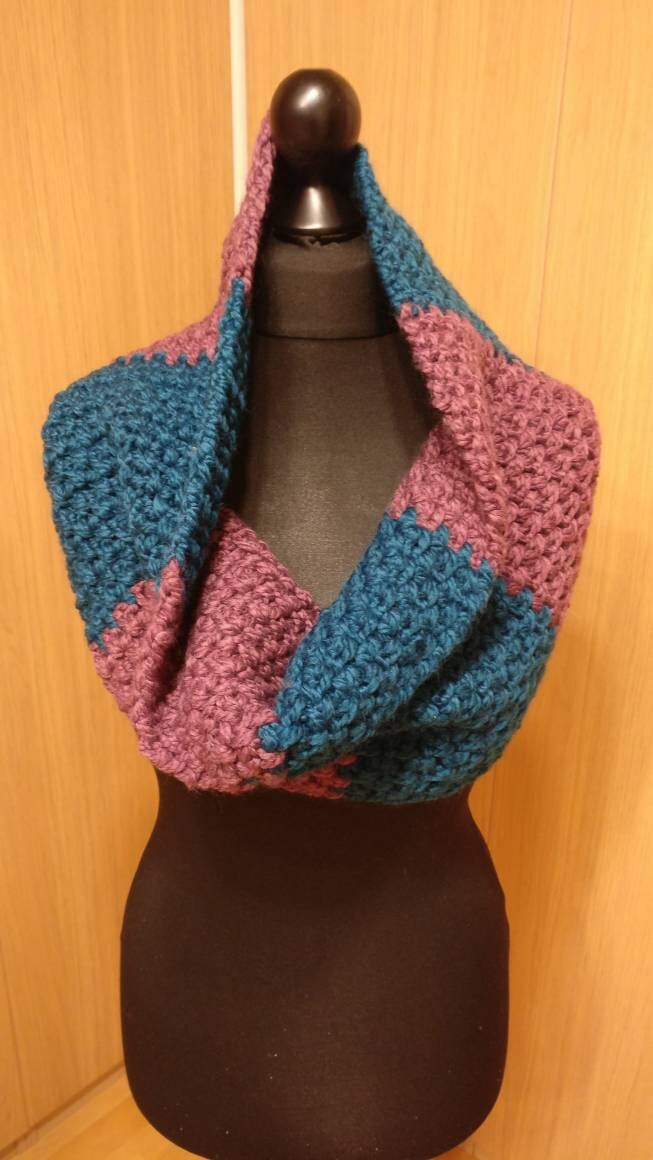 Handgehäkelter Loop Schal, Zweifarbig von AnjasKreationen