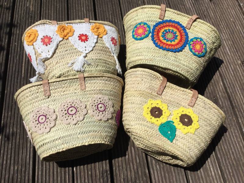 Ibiza Korbtasche Aus Palmgras Mit Häkelblumen Verschönert Neu 44 cm Breit Boho Style von AnjasKreativstuben