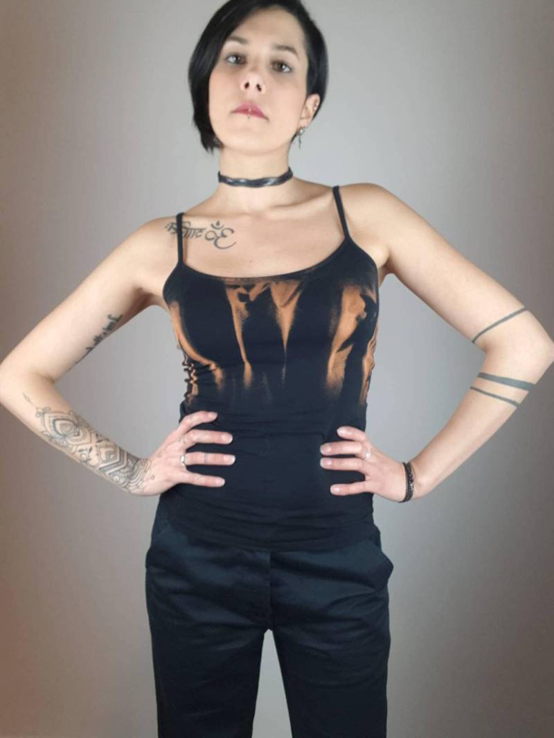 Gebleichtes Gothic Top Postapokalyptisch, Vintagedesign Cut Out Mit Spitze, Punk Schwarz Aus Baumwolle, Xs-Xl von AnjuRi