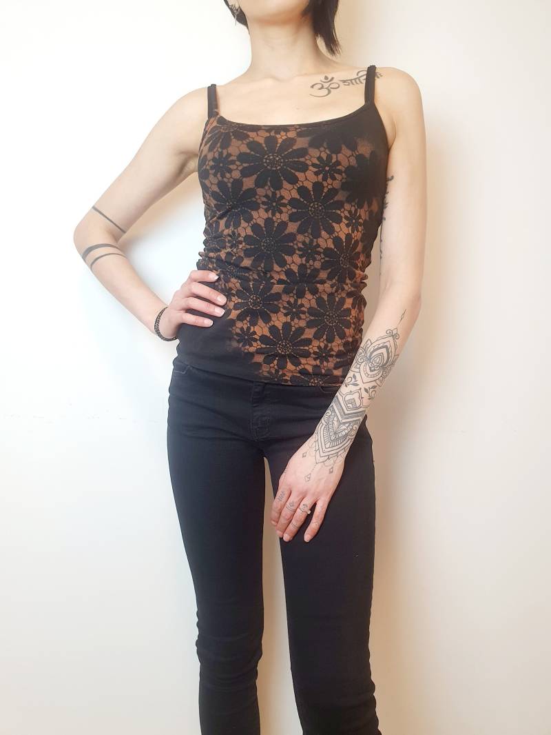 Gebleichtes Top Mit Blumenmuster, Vintagedesign Cut Out Spitze, Gothic Schwarz Aus Baumwolle, Xs-Xl von AnjuRi