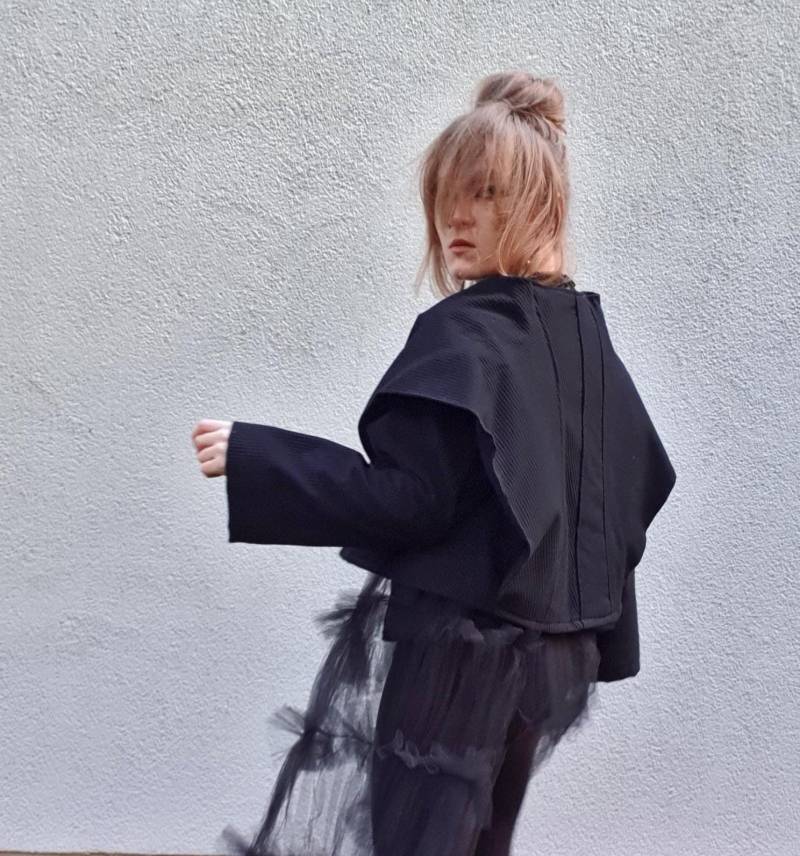 Einzigartige Designer Schwarze Kurzjacke von AnkaMuni