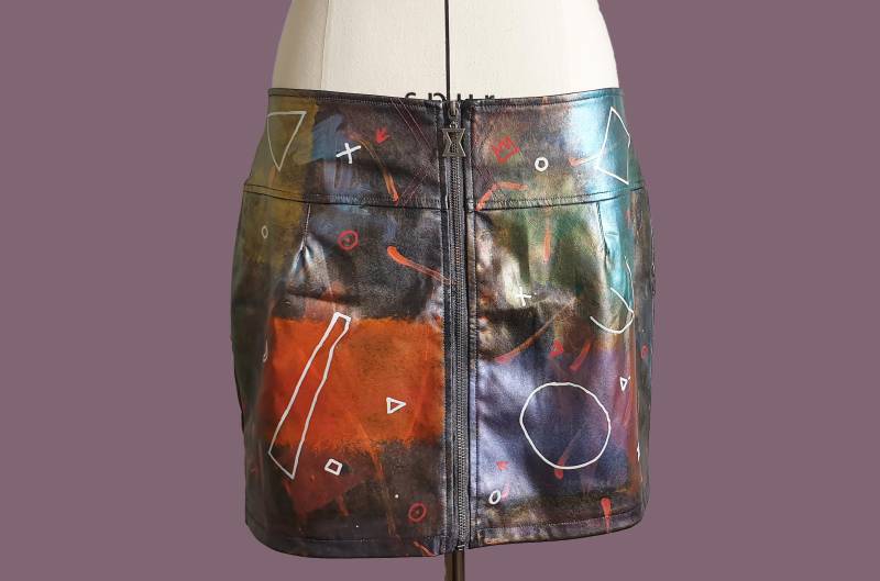 Handbemalter Kunstleder Minirock Upcycled Art Kleidung von AnkaMuni