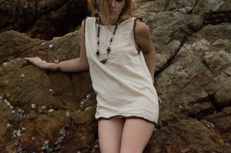 Handgefertigte Khadi Baumwoll Tunika Beiges Boho Mini Kleid von AnkaMuni