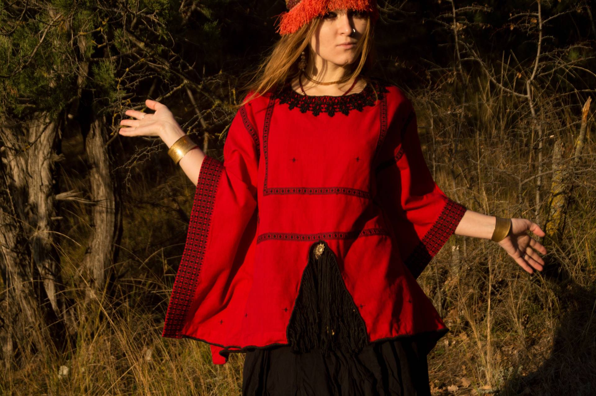 Upcycling Bestickte Boho Tunika, Festival Roter Baumwoll Kaftan, Handgemacht S-M Upcycling Bestickte Boho Tunika, Festival Roter Baumwoll Kaftan, Handgemacht S-M von AnkaMuni