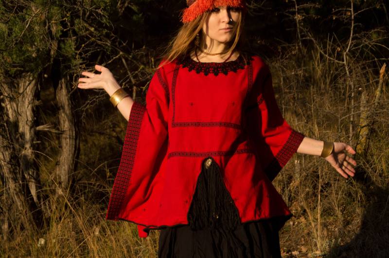 Upcycling Bestickte Boho Tunika, Festival Roter Baumwoll Kaftan, Handgemacht S-M Upcycling Bestickte Boho Tunika, Festival Roter Baumwoll Kaftan, Handgemacht S-M von AnkaMuni