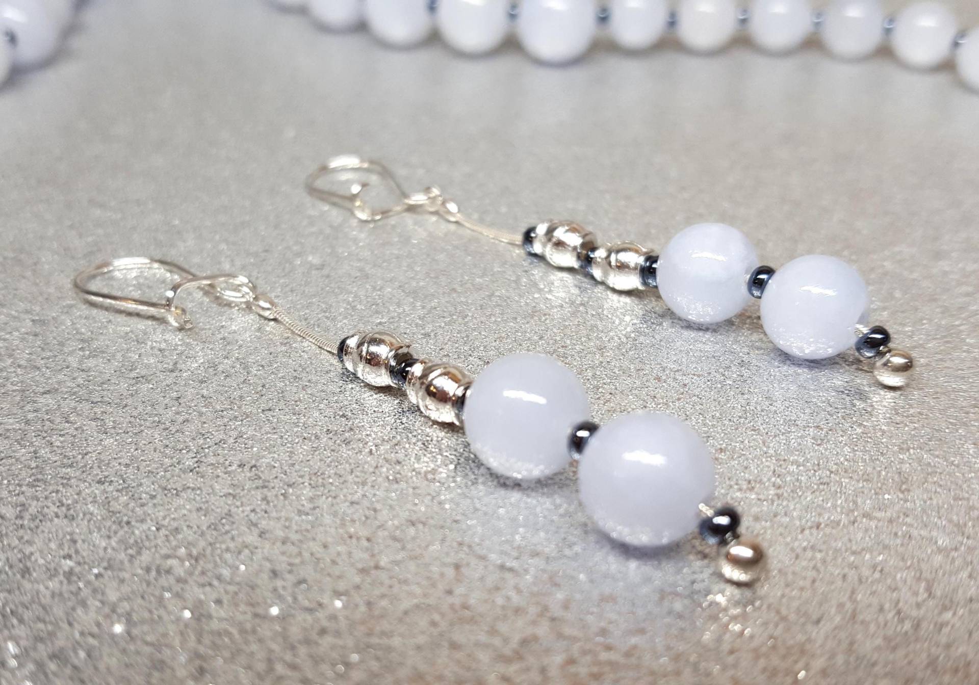 Achat-Silber-Ohrringe(5cm TropfenlängeIn Hellblauer Farbe, Aus Achatsteinen 8mm Kugeln. Sie Sind Mit Silbernen Elementen Verziert von AnkaaKreationen