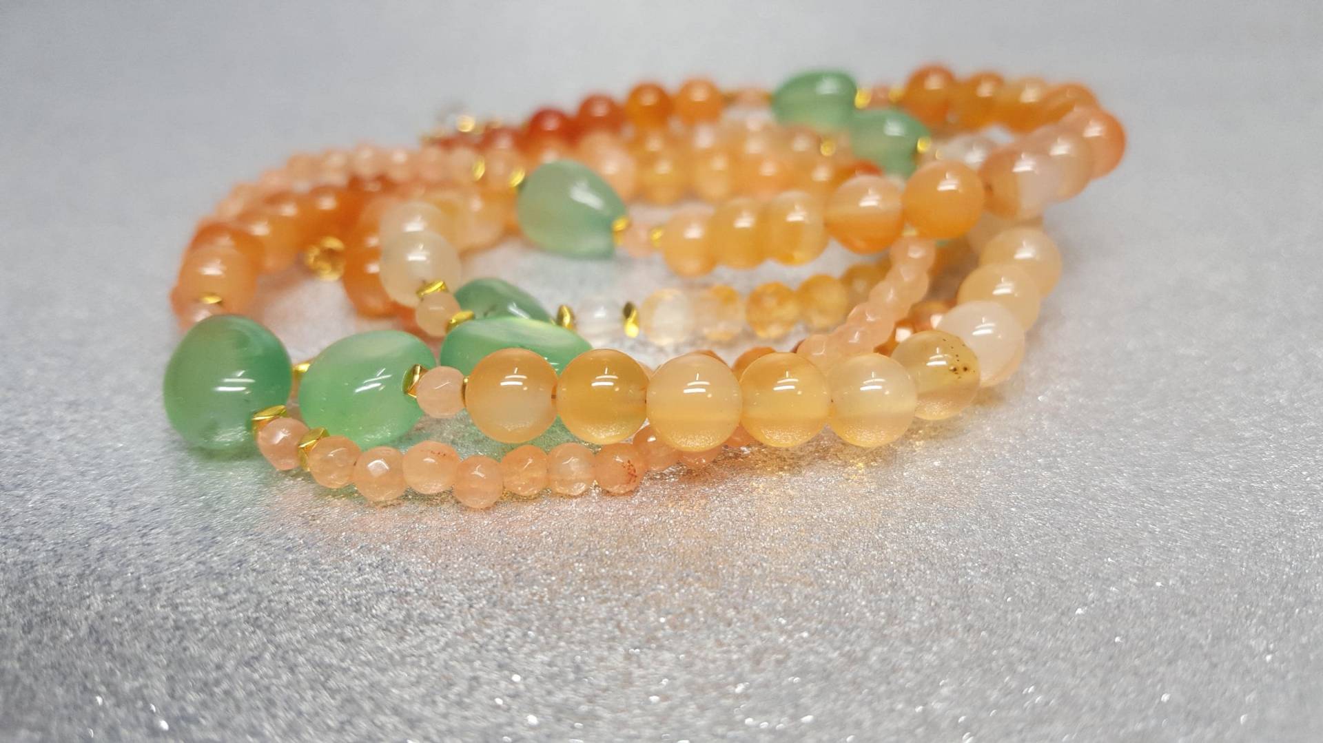 Achathalskette(93cm Lang + 5cm Verlängerung , Aus Achatsteinen in Pfirsichfarbe | 3-.6-mm Kugeln, Grüner Farbe, Nuggetform | 8-12mm Achathalskette(93cm Lang + 5cm Verlängerung , Aus Achatsteinen in Pfirsichfarbe | 3-.6-mm Kugeln, Grüner Farbe, Nuggetform | 8-12mm von AnkaaKreationen