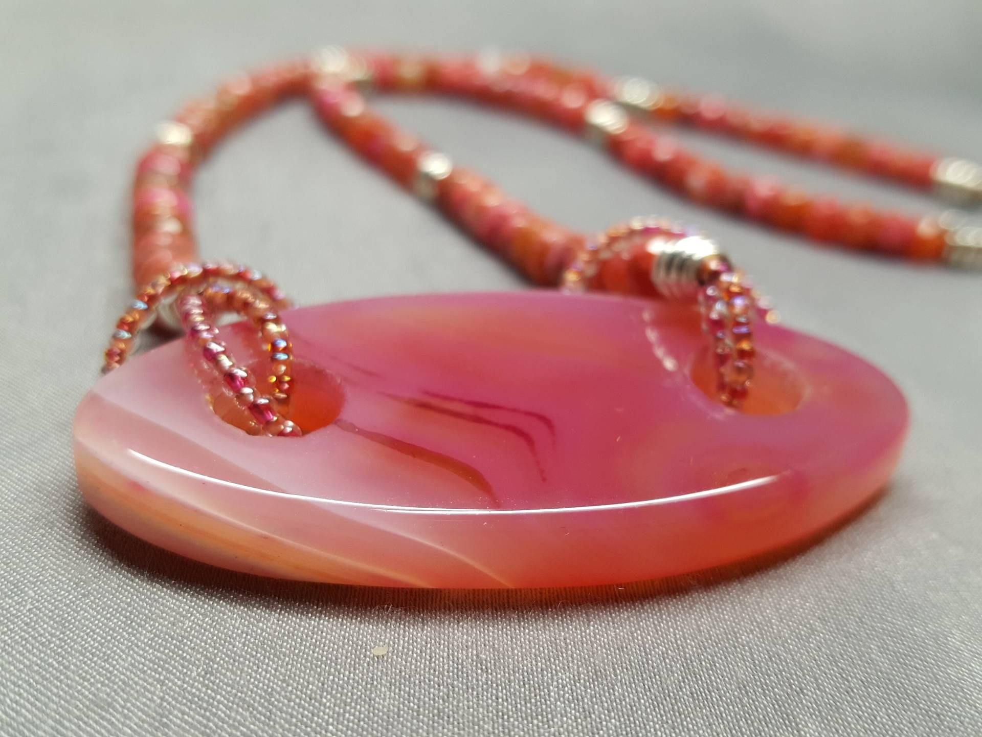 Achathalskette Mit Einer Länge Von 57 cm + 5 Verlängerung Aus Achatsteinen in Rosa Farbe Einem Farbton Wassermelone Achathalskette Mit Einer Länge Von 57 cm + 5 Verlängerung Aus Achatsteinen in Rosa Farbe Einem Farbton Wassermelone von AnkaaKreationen