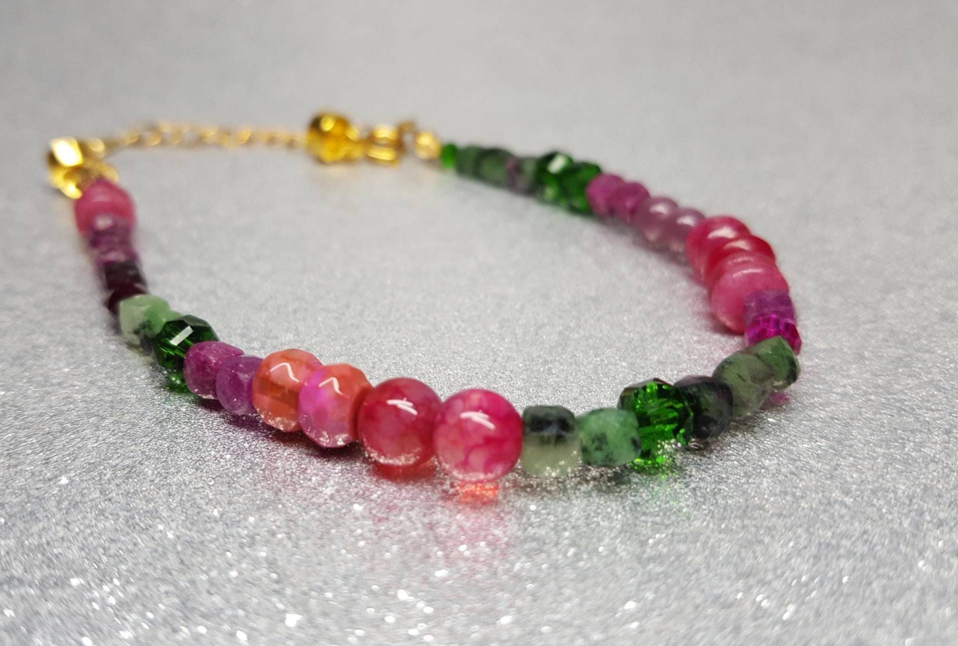 Armband(18, 5cm+3cm Mit Magnetverschluss, Aus Zoisit Steinen in Grün - Und Lila Tönen Würfelform, Achatperlen(6mm Kugelförmig, Glasperlen Armband(18, 5cm+3cm Mit Magnetverschluss, Aus Zoisit Steinen in Grün - Und Lila Tönen Würfelform, Achatperlen(6mm Kugelförmig, Glasperlen von AnkaaKreationen