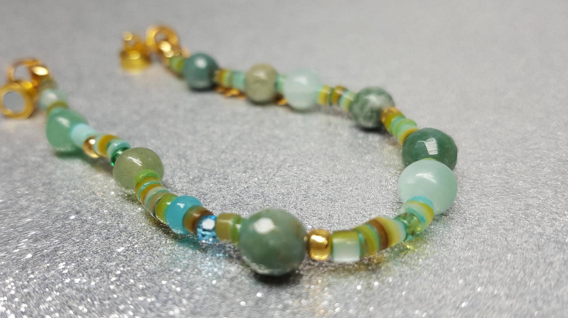 Armband(18, 5cm+3cm Mit Magnetverschluss Aus Perlmuttperlen | 4mm Rondellförmig, Achatperlen | 6mm Kugelförmig, Goldfarbenen Glasperlen Armband(18, 5cm+3cm Mit Magnetverschluss Aus Perlmuttperlen | 4mm Rondellförmig, Achatperlen | 6mm Kugelförmig, Goldfarbenen Glasperlen von AnkaaKreationen