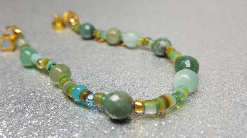 Armband(18, 5cm+3cm Mit Magnetverschluss Aus Perlmuttperlen | 4mm Rondellförmig, Achatperlen | 6mm Kugelförmig, Goldfarbenen Glasperlen Armband(18, 5cm+3cm Mit Magnetverschluss Aus Perlmuttperlen | 4mm Rondellförmig, Achatperlen | 6mm Kugelförmig, Goldfarbenen Glasperlen von AnkaaKreationen