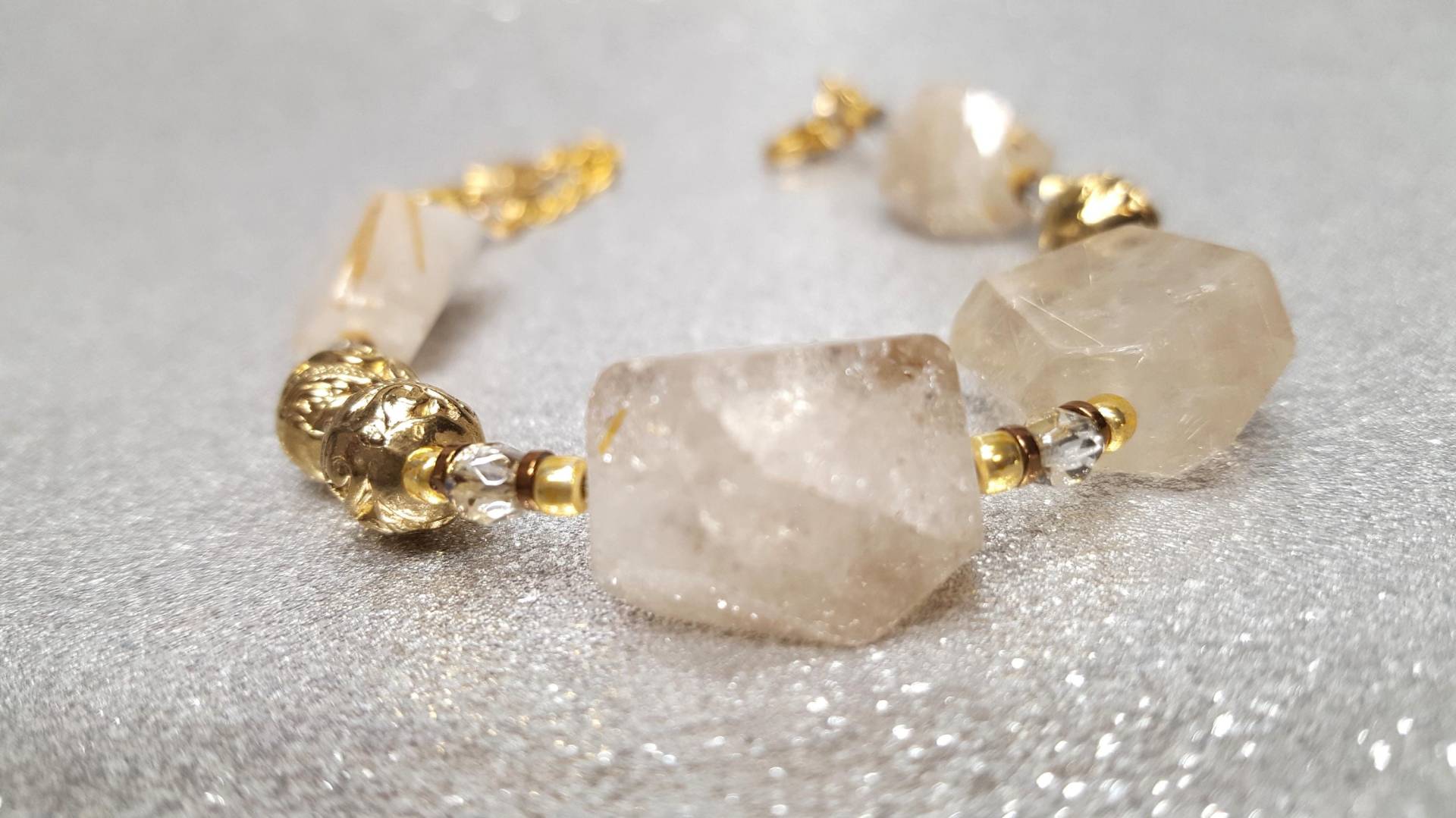 Armband(19 cm + 3 cm Aus Quarzsteinen Mit Rutil in Form Eines Klumpens | 12-15 Mm X | 15-19 Grau-Beiger Farbe von AnkaaKreationen