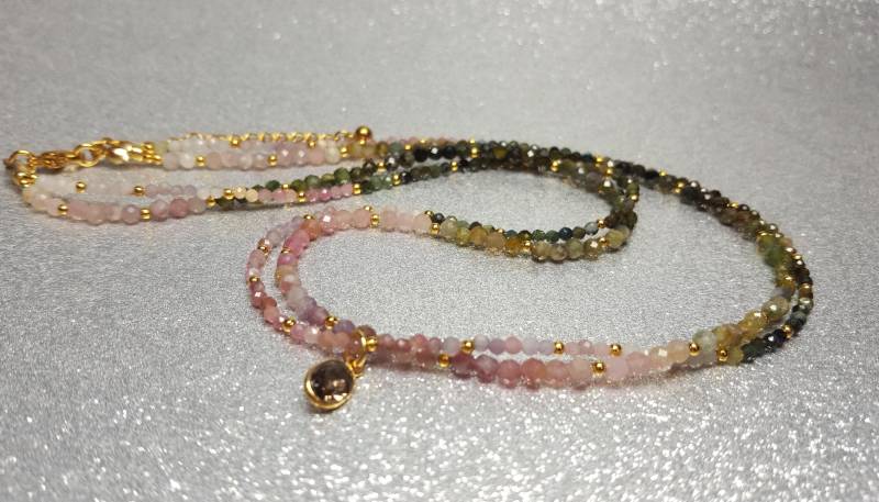 Doppelsträngige Halskette(44-, 46 + 5cm Aus Turmalinperlen in Rosa-, Lila - Und Grüntönen | 2-, 3-mm, Mit Einem Ovalen Anhänger Rauchquarz von AnkaaKreationen