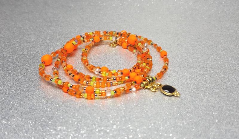 Doppelsträngige Halskette(46, 48cm+ 6 cm in Neon Orange Farbe Aus Facettierten Glasperlen | 3-, 6-mm Mit Einem Anhänger Onyxstein von AnkaaKreationen