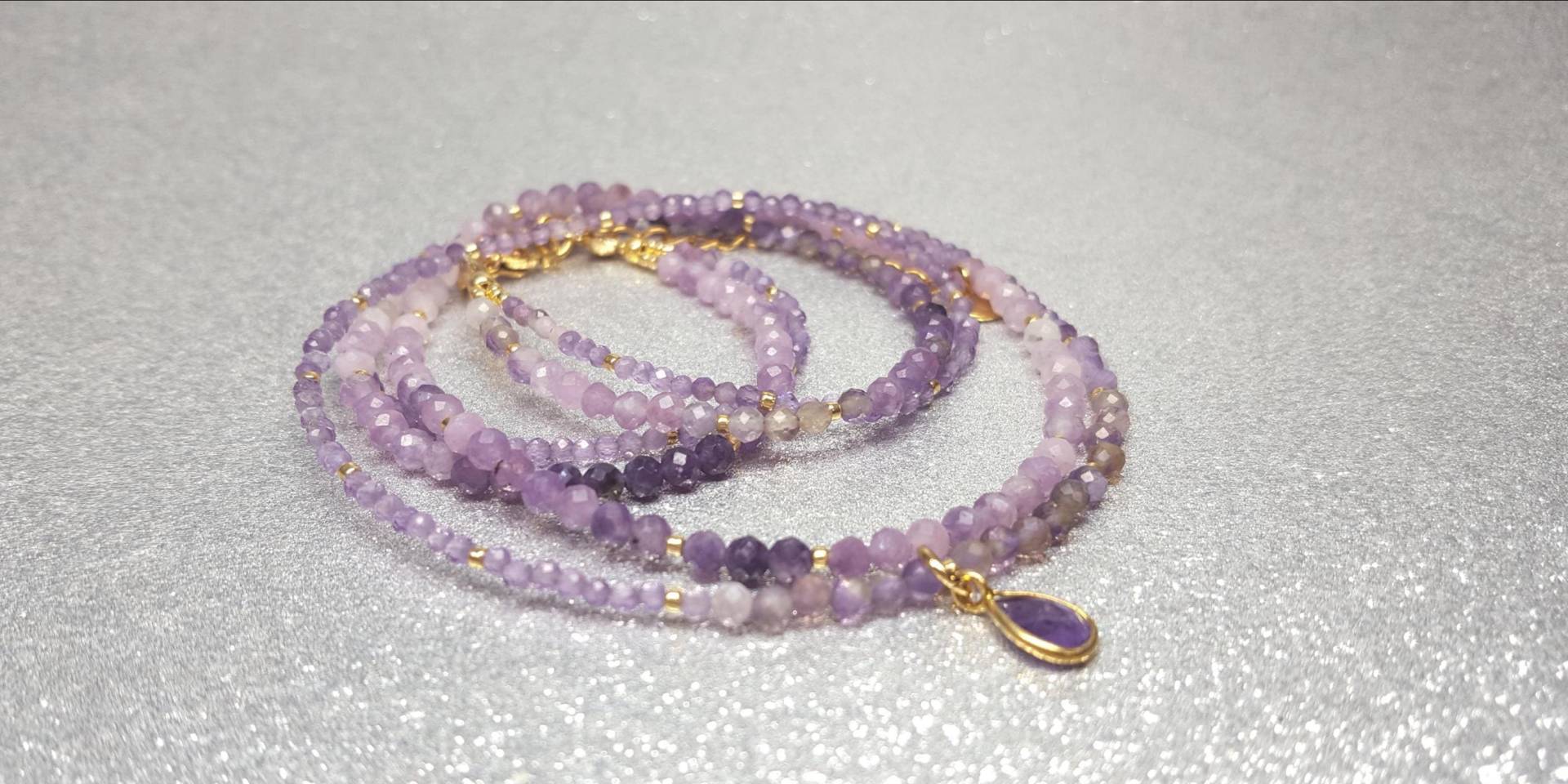 Doppelsträngige Halskette(46-, 47 + 5cm Aus Amethystperlen | 2 Mm Und Lepidolithperlen | 3 in Violetter Farbe Mit Einem Amethystanhänger von AnkaaKreationen