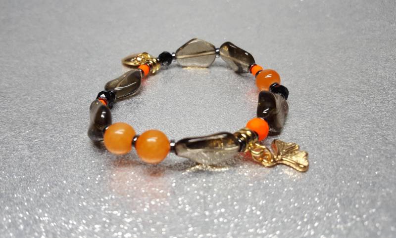 Flexibles Armband(19 cm in Orange Und Schwarz, Aus Glasperlen Verschiedenen Formen Größen Dekorativen Anhängern Goldfarbe Flexibles Armband(19 cm in Orange Und Schwarz, Aus Glasperlen Verschiedenen Formen Größen Dekorativen Anhängern Goldfarbe von AnkaaKreationen