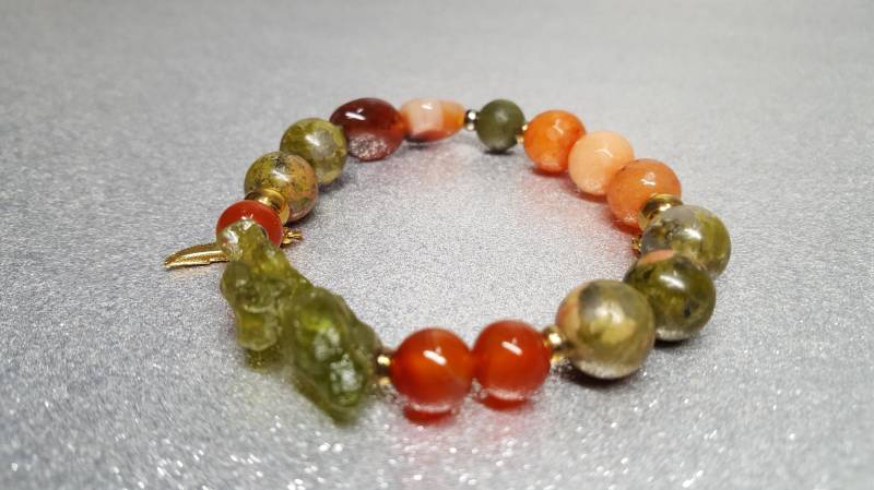 Flexibles Armband 19cm in Verschiedenen Orange - Und Grüntönen, Aus Natursteinen | Achat, Jade, Karneol, Peridot, Unakit Flexibles Armband 19cm in Verschiedenen Orange - Und Grüntönen, Aus Natursteinen | Achat, Jade, Karneol, Peridot, Unakit von AnkaaKreationen