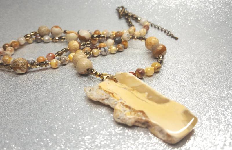 Halskette(Länge 79cm + Anhänger 5cm 6cm Verlängerung Aus Beigem Jaspissteinen Und Achatsteinen Mit Einem Chalcedon-steinanhänger Halskette(Länge 79cm + Anhänger 5cm 6cm Verlängerung Aus Beigem Jaspissteinen Und Achatsteinen Mit Einem Chalcedon-steinanhänger von AnkaaKreationen
