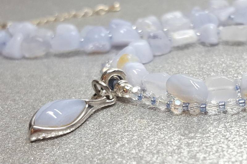 Halskette(Länge 47cm + 6cm Aus Chalcedon Steinen | 5 - 9mm in Hellblauer Farbe Mit Einem Anhänger Silber Gefassten Achatstein Halskette(Länge 47cm + 6cm Aus Chalcedon Steinen | 5 - 9mm in Hellblauer Farbe Mit Einem Anhänger Silber Gefassten Achatstein von AnkaaKreationen