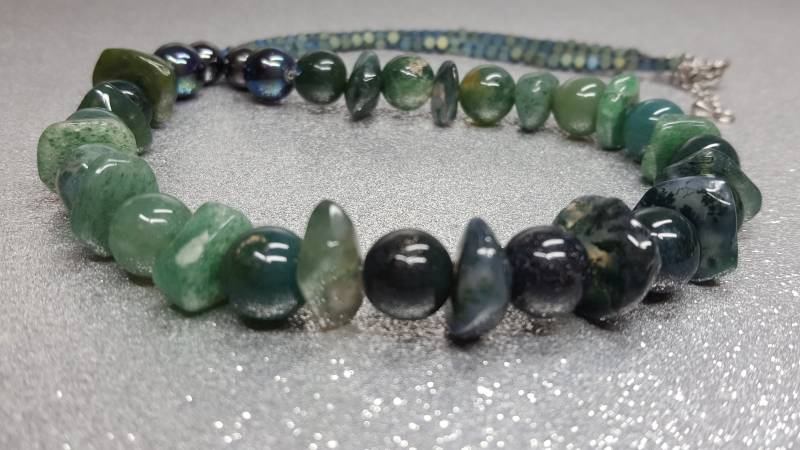 Halskette | Länge 52cm + Verlängerung 5cm Aus Grünen Achatsteinen in Form Von 10mm Kugeln Und Nuggets | 12-16mm Hämatitperlen | 3 X 3mm von AnkaaKreationen