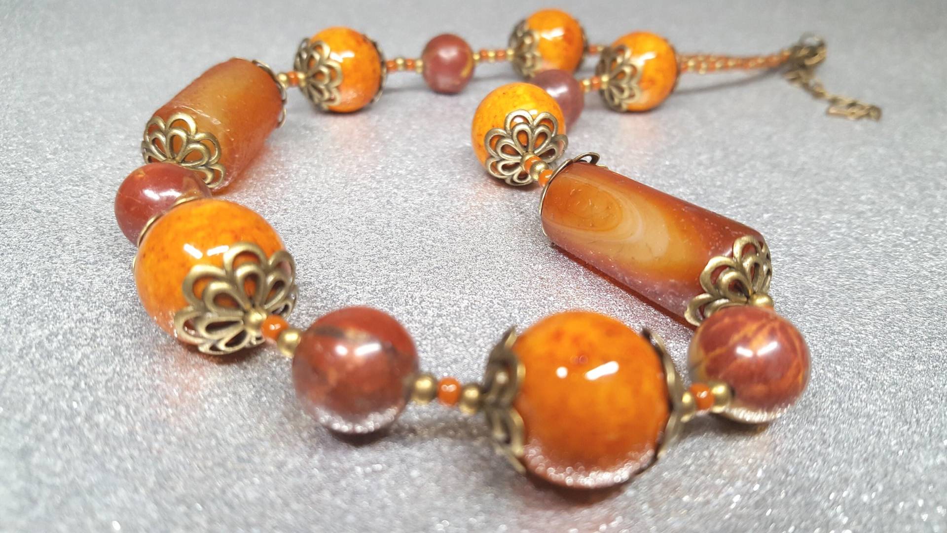 Halskettein Brauner Farbe | 48cm Lang + 6cm Verlängerung Mit Achatstein in Form Eines Zylinders(28x14mm Und 16mm Jadekugeln von AnkaaKreationen