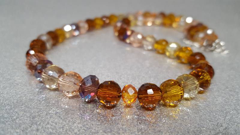 Kristallglashalskette | 48cm + 5cm Verlängerung Aus Facettierten 8mm Glaskristallen in Verschiedenen Braun-, Gelb - Und Beigetönen von AnkaaKreationen