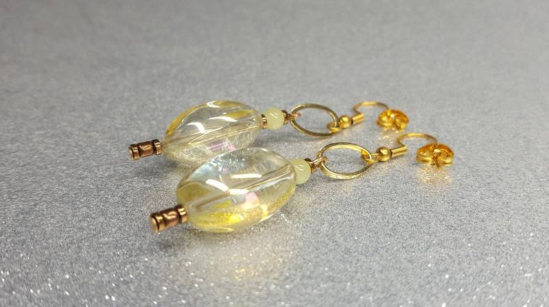 Ohrringe | Tropfenlänge 4 cm Aus Transparentem Glasmondstein Mit Grünem Farbton | 20 X 13 Mm Und Goldenen Hämatitperlen | 3 1 Mm von AnkaaKreationen