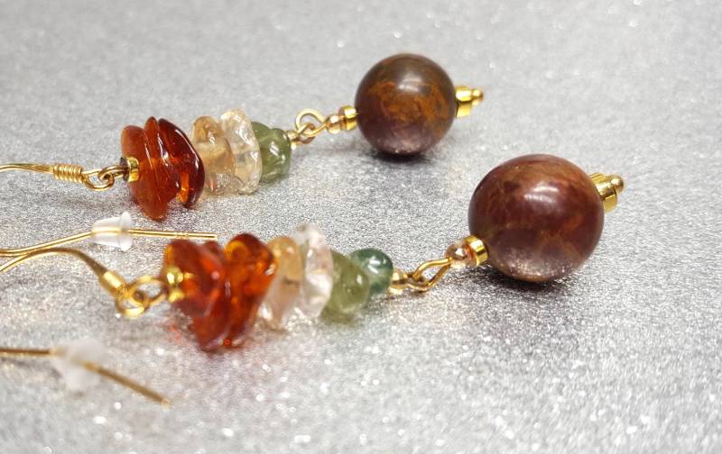 Ohrringe | Tropfenlänge 5cmAus Braunem Jaspisstein | 12mm in Kugelform, Mit Peridot-, Bernstein - Und Quarznuggets Goldfarbenen Edelstahl Ohrringe | Tropfenlänge 5cmAus Braunem Jaspisstein | 12mm in Kugelform, Mit Peridot-, Bernstein - Und Quarznuggets Goldfarbenen Edelstahl von AnkaaKreationen