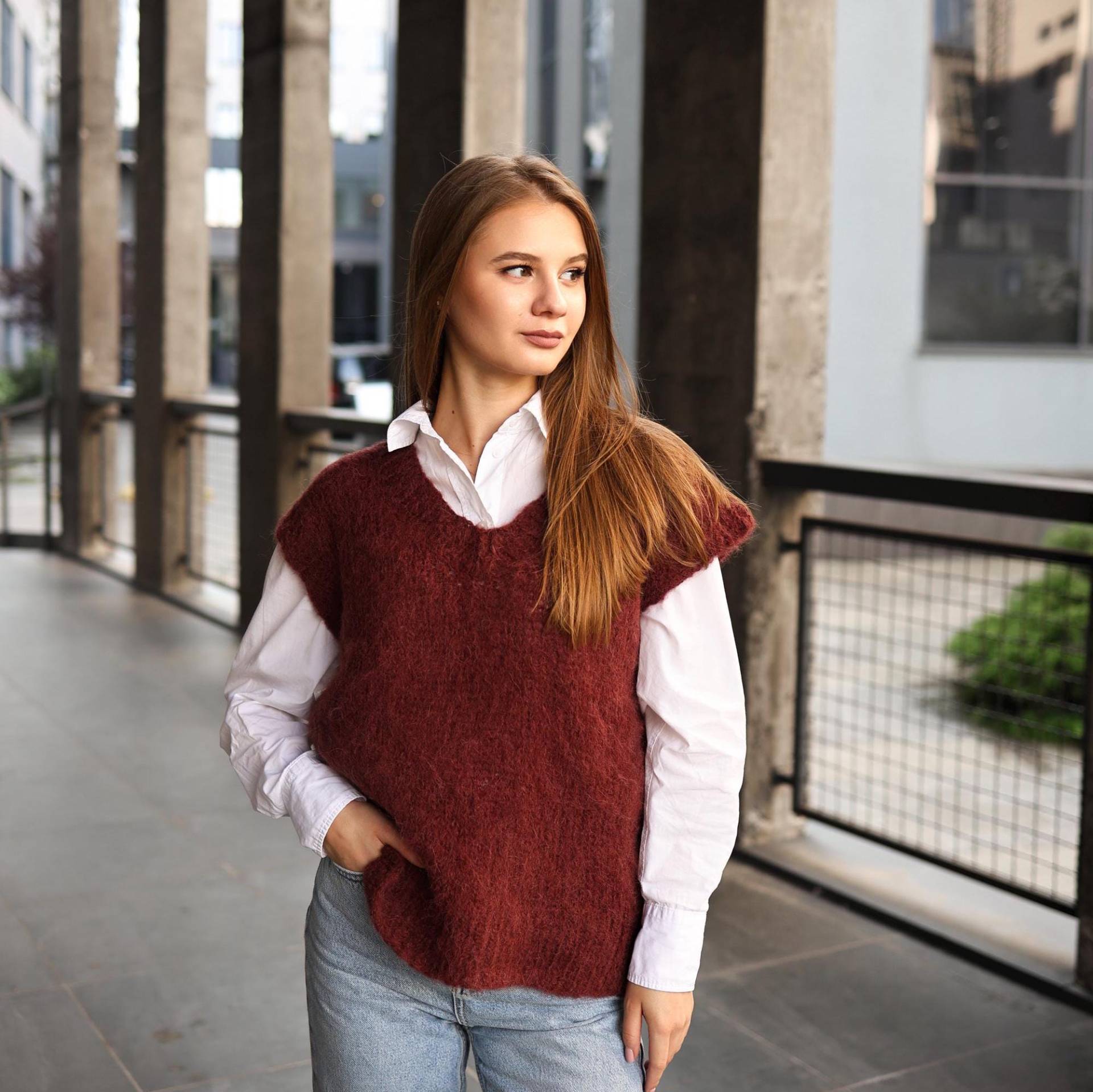 Handgemachte Alpaka Weste Mit V-Ausschnitt Elegante Burgund Herbst Kleidung von Anlusso