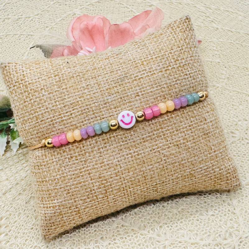 Buntes Perlen Armband Mit Smiley - Filigranes Makramee Buntes Perlen Armband Mit Smiley - Filigranes Makramee von GluecksengeI