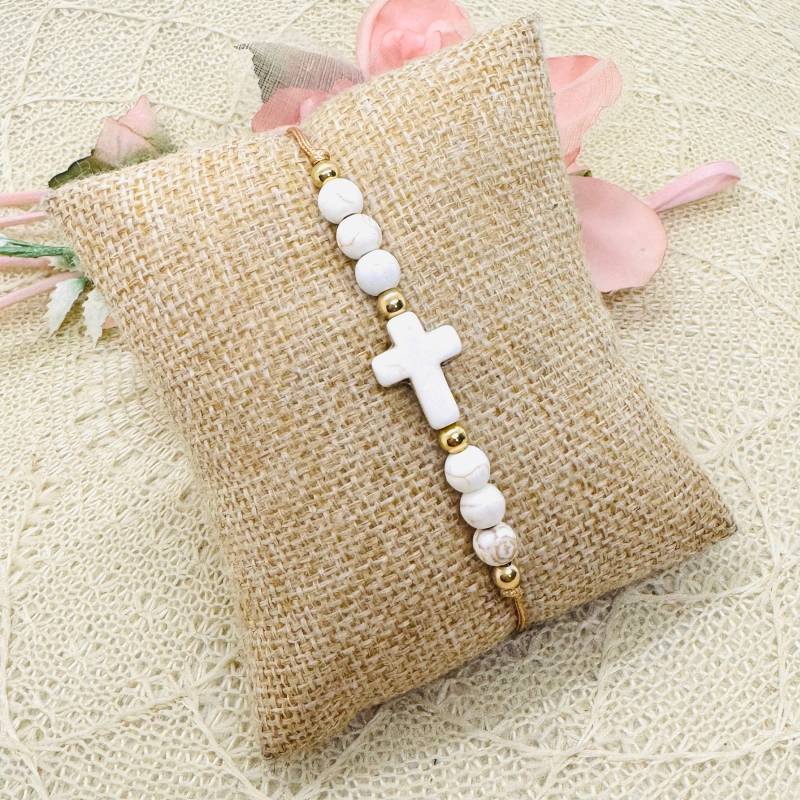 Filigranes Howlith Edelstein Armband - Perlenarmband Mit Kreuz von GluecksengeI