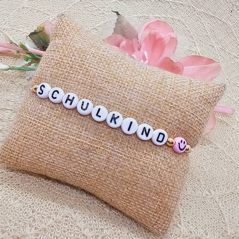 Filigranes Makramee Armband Personalisiert | Zartes Smile Namensarmband Rosa von GluecksengeI