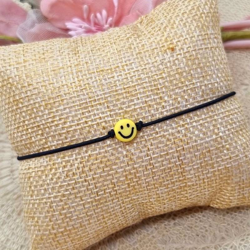 Happy Smiley Makramee Armband Inkl. Keep Smiling Kärtchen - Geschenk Für Sie Und Ihn von GluecksengeI