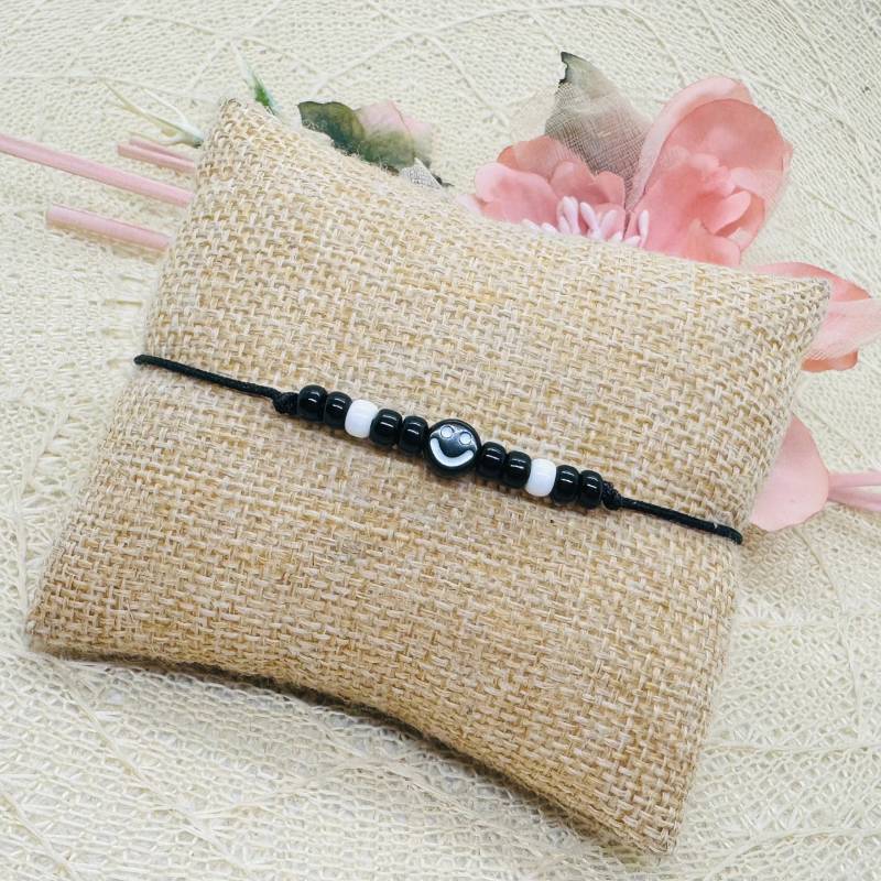 Happy Smiley Makramee Armband Schwarz Weiss Inkl. Keep Smiling Kärtchen von Anmariii