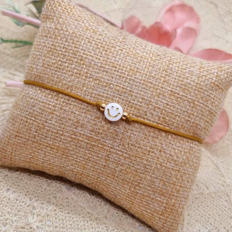Happy Smiley Makramee Armband Weiß Gold Inkl. Keep Smiling Kärtchen von Anmariii