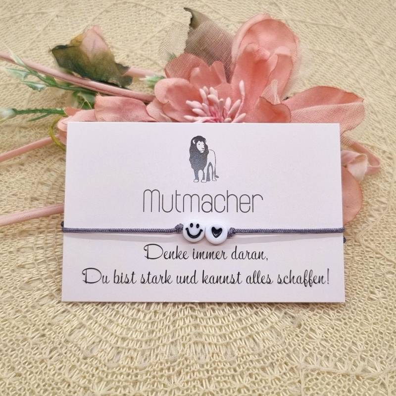 Mutmacher Makramee Armband - Zartes Freundschaftsarmband Smiley Geschenkidee Freundin von GluecksengeI