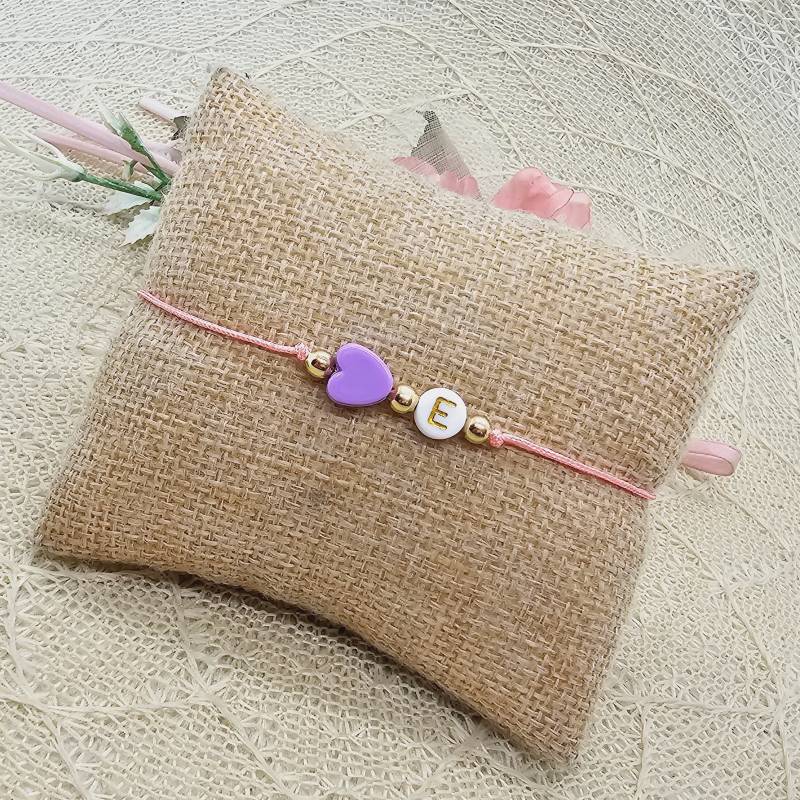 Personalisiertes Makramee Armband Lila - Filigranes Buchstaben Mit Herz von GluecksengeI