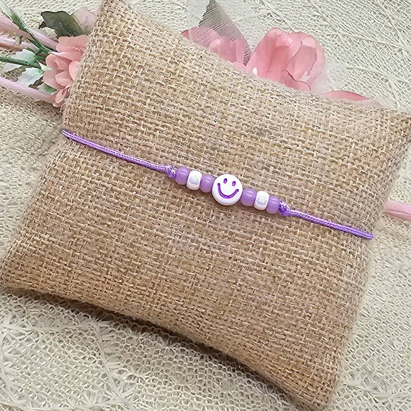 Smiley Makramee Armband Lila Inkl. Keep Smiling Kärtchen - Glücksbringer von GluecksengeI